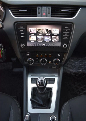 Skoda Octavia cena 55900 przebieg: 107197, rok produkcji 2019 z Poznań małe 704